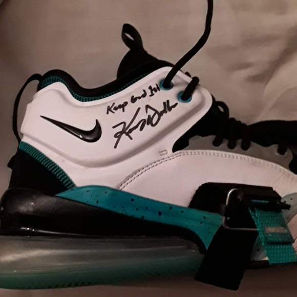 Nike Air Force 270 signed by Kenny Dobbs - Picture 1 of 1